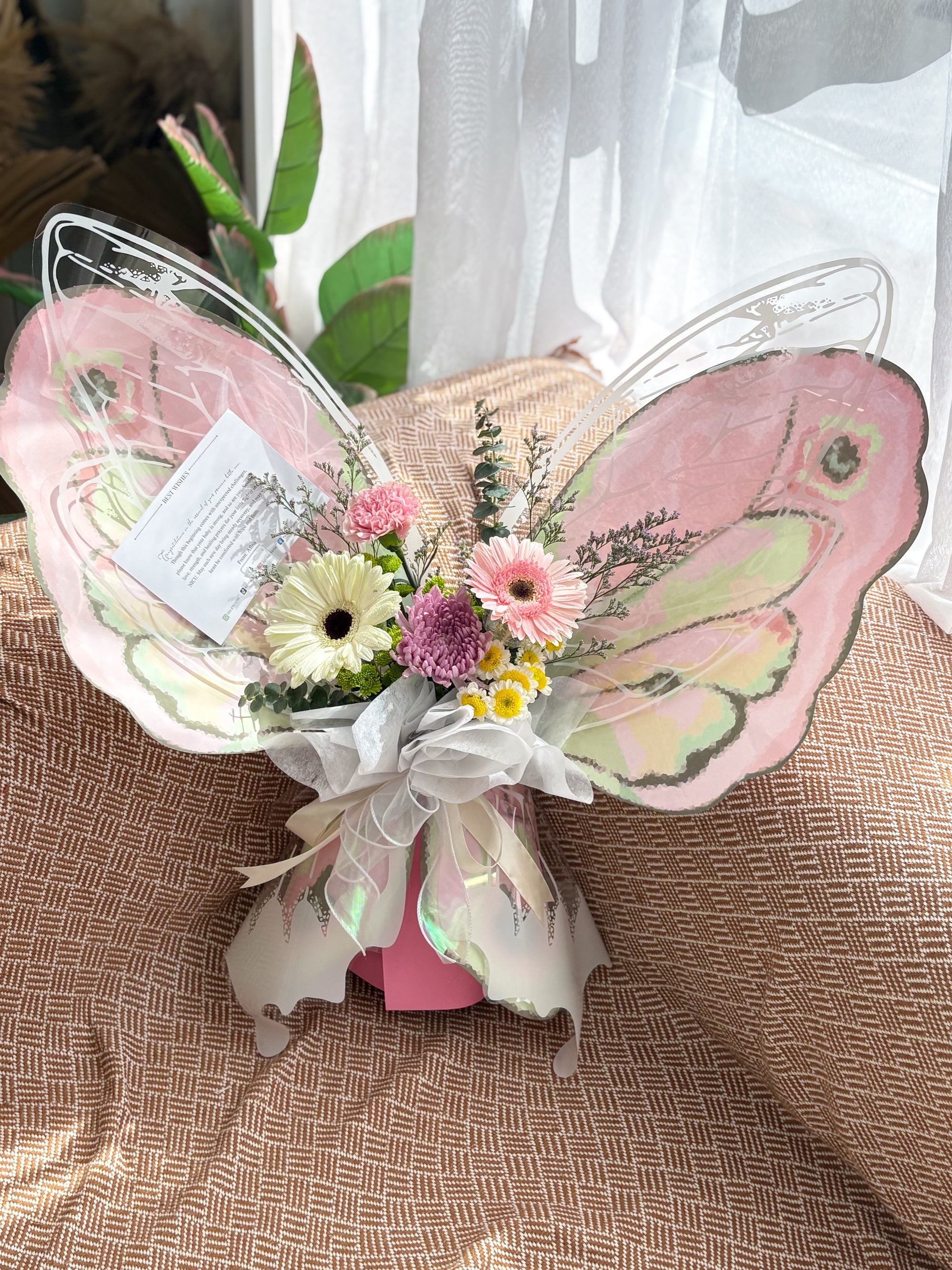 Papio Butterfly (Fresh Flowers)