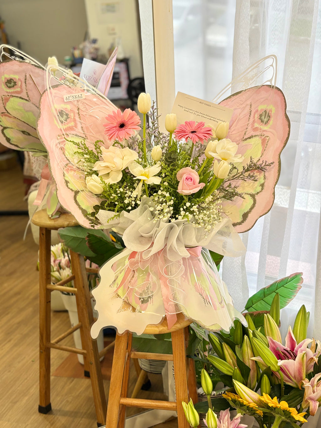 Tilu Butterfly (Fresh Flowers)