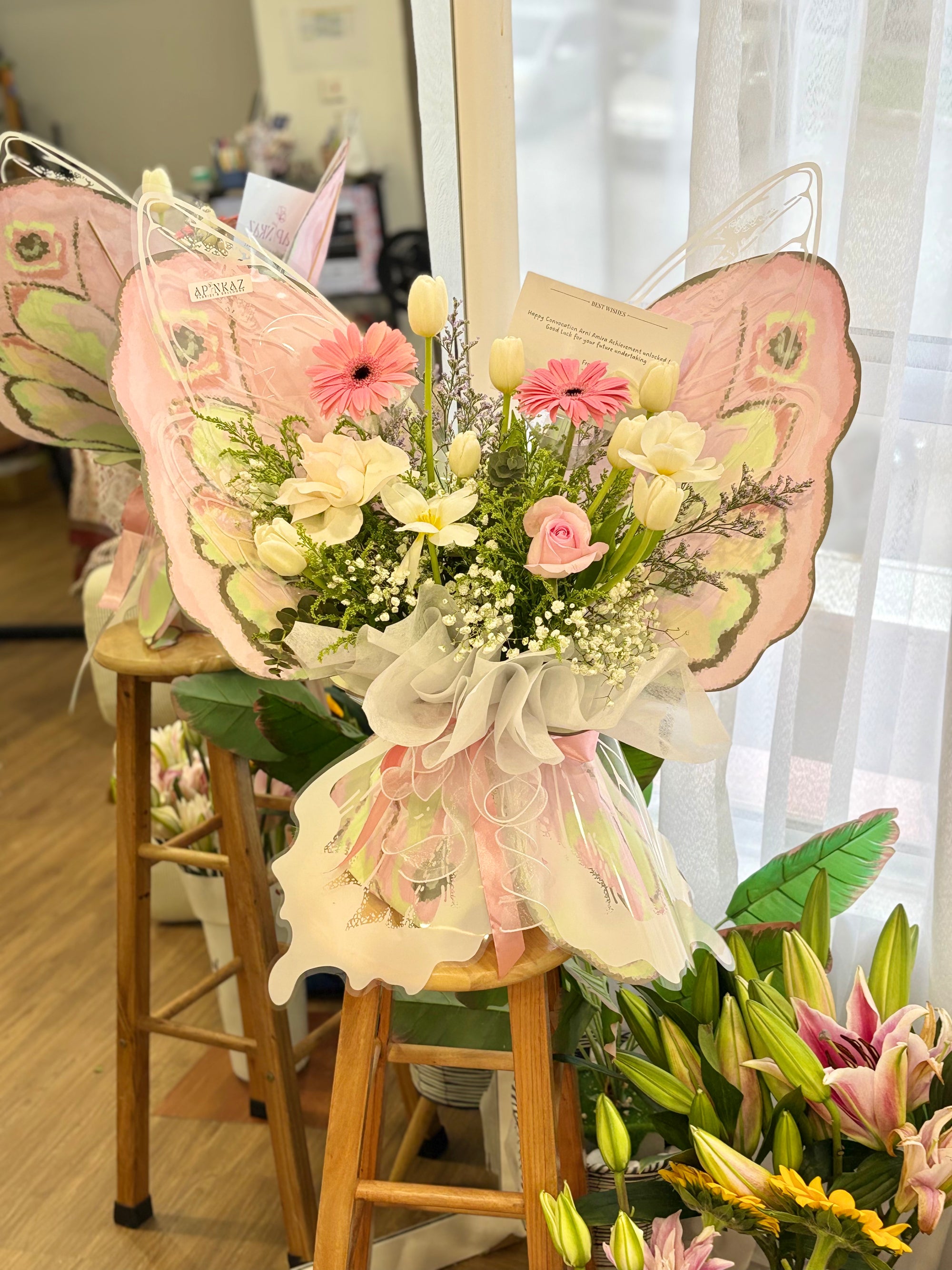 Tilu Butterfly (Fresh Flowers)